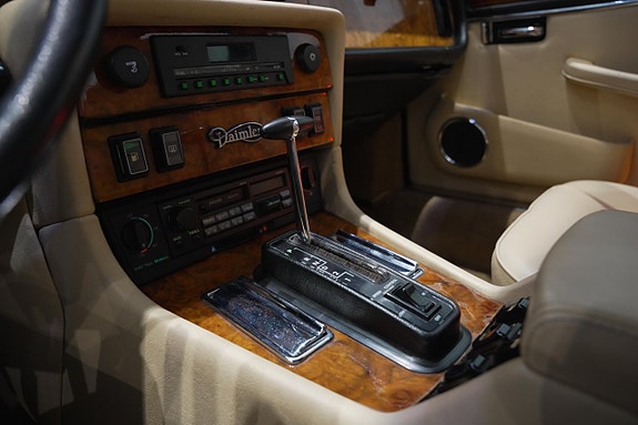 Daimler Double Six 20 of 23
