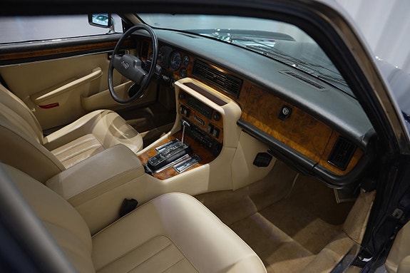 Daimler Double Six 15 of 23