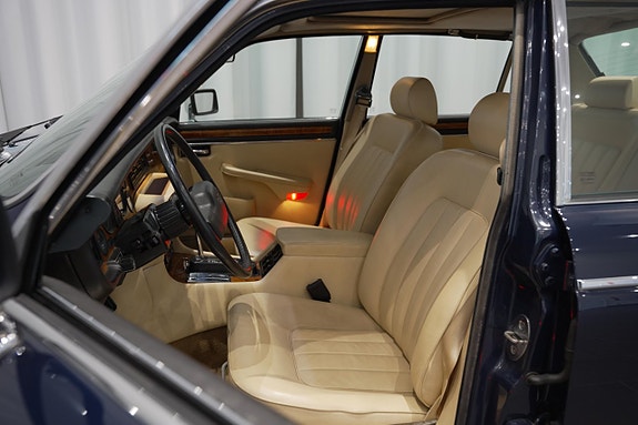 Daimler Double Six 11 of 23