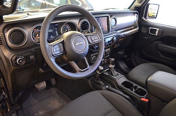 Jeep Wrangler Unlimited 12 of 22