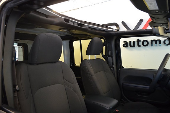 Jeep Wrangler Unlimited 3 of 5