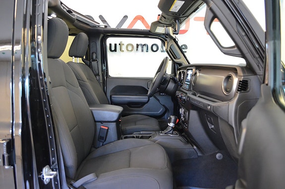 Jeep Wrangler Unlimited 14 of 22