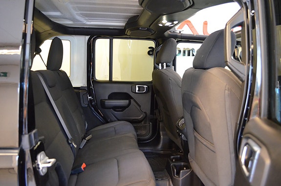 Jeep Wrangler Unlimited 15 of 22