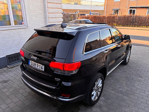 Jeep Grand Cherokee 15 of 30