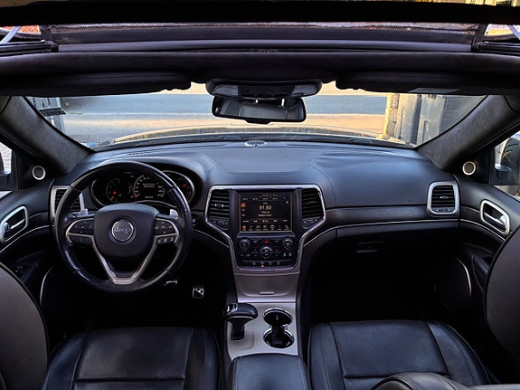 Jeep Grand Cherokee 22 of 30