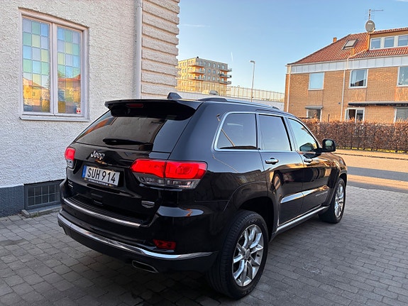 Jeep Grand Cherokee 14 of 30