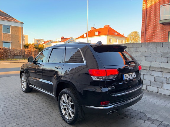 Jeep Grand Cherokee 11 of 30