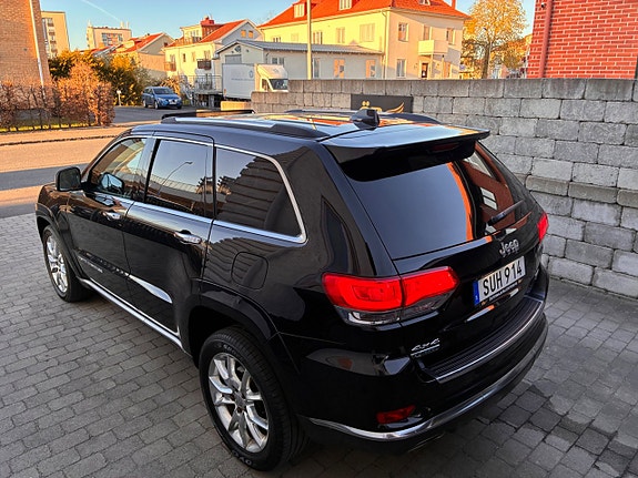 Jeep Grand Cherokee 12 of 30