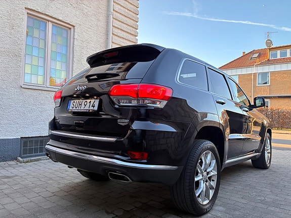 Jeep Grand Cherokee 16 of 30