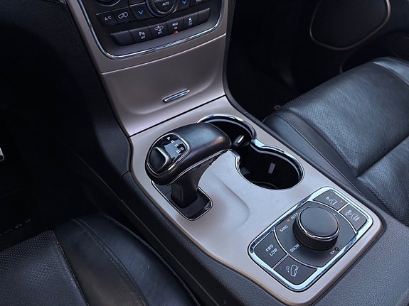 Jeep Grand Cherokee 26 of 30