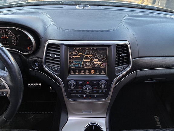 Jeep Grand Cherokee 25 of 30