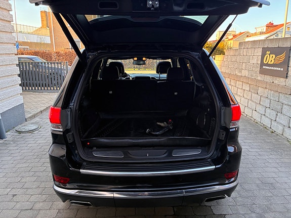 Jeep Grand Cherokee 19 of 30
