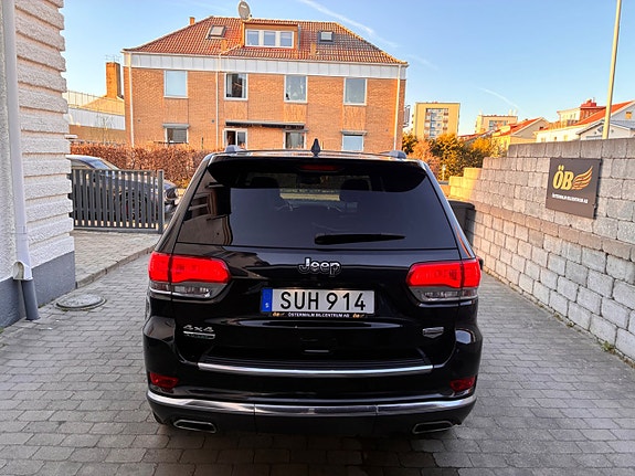 Jeep Grand Cherokee 17 of 30