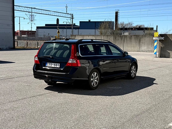 Volvo V70 3 of 8