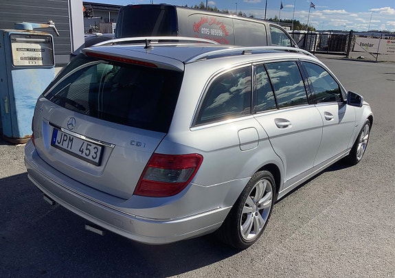 Mercedes-Benz C200 4 of 5