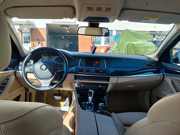 BMW 520d 2 of 5