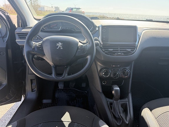 Peugeot 208 9 of 19