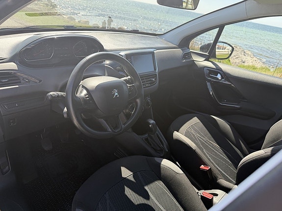 Peugeot 208 7 of 19