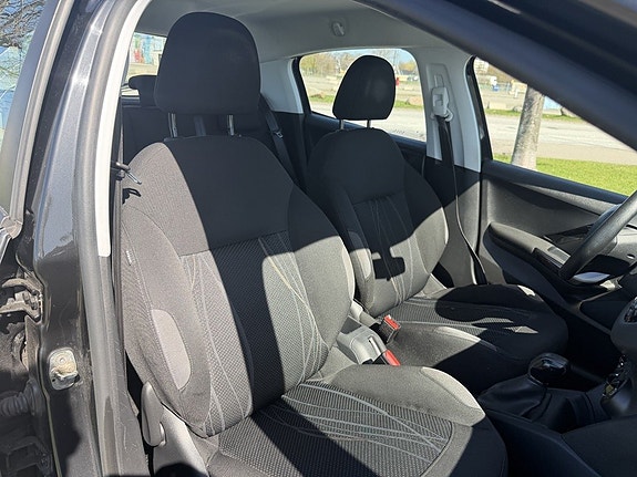 Peugeot 208 11 of 19