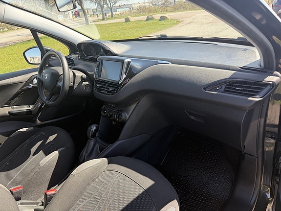 Peugeot 208 10 of 19