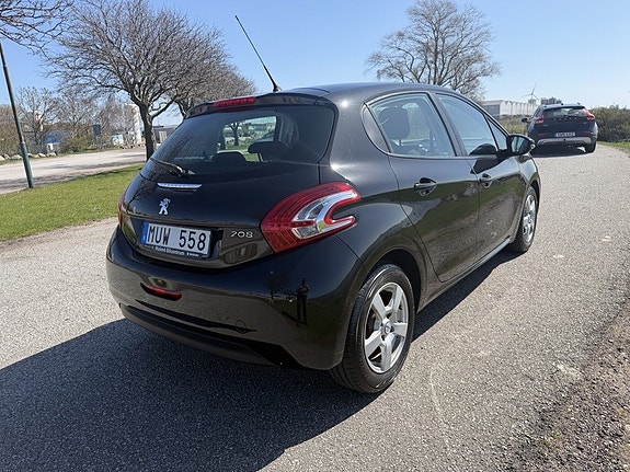 Peugeot 208 4 of 5