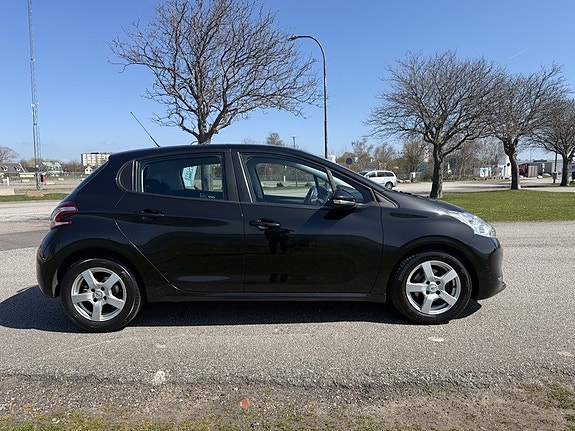 Peugeot 208 5 of 5