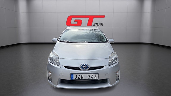 Toyota Prius 3 of 5