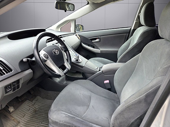 Toyota Prius 12 of 19