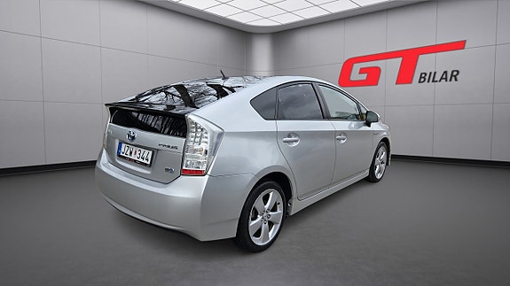 Toyota Prius 9 of 19