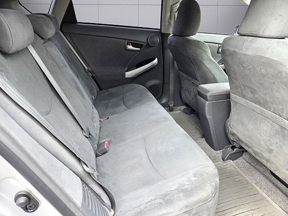 Toyota Prius 15 of 19