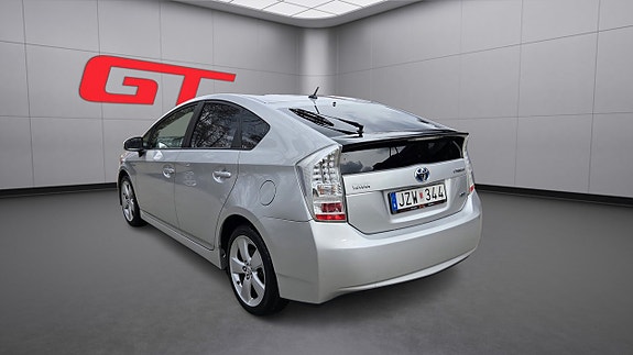 Toyota Prius 7 of 19