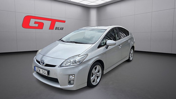 Toyota Prius 4 of 5