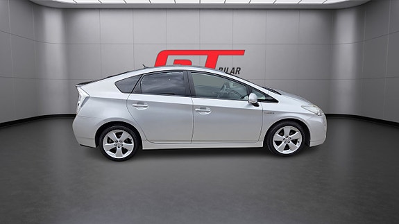 Toyota Prius 10 of 19