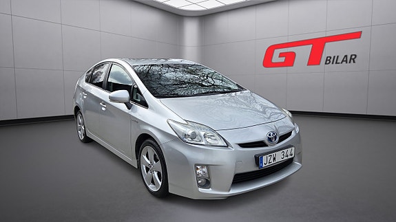Toyota Prius 2 of 5