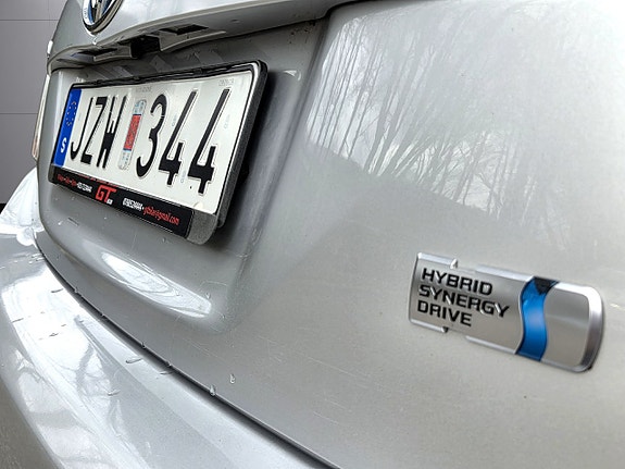 Toyota Prius 11 of 19