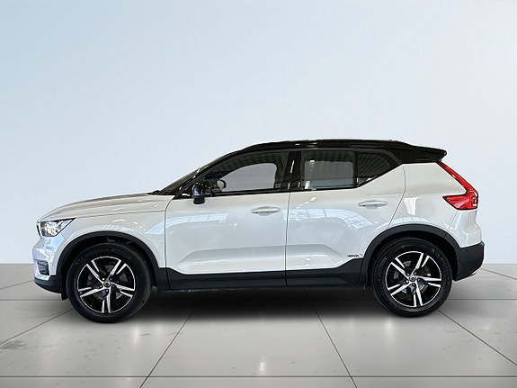 Volvo XC40 4 of 5