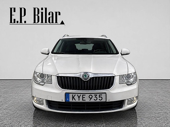 Skoda Superb 2 of 5