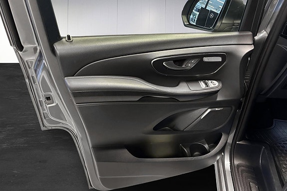 Mercedes-Benz V300 d 13 of 27