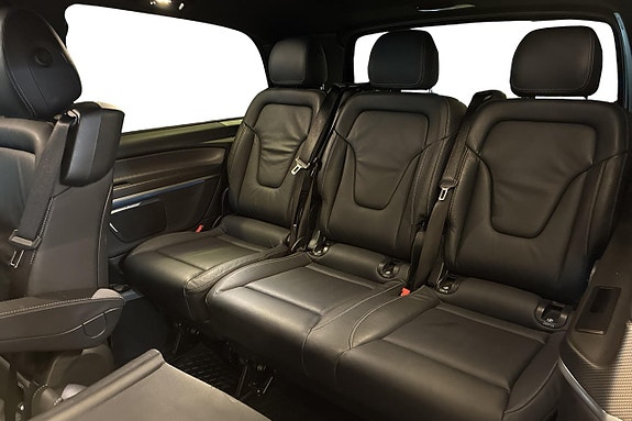 Mercedes-Benz V300 d 16 of 27
