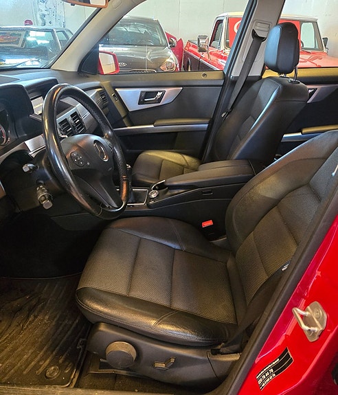 Mercedes-Benz GLK200 4 of 5