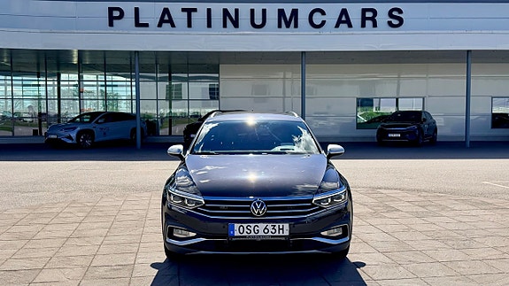 Volkswagen Passat Alltrack 2 of 5