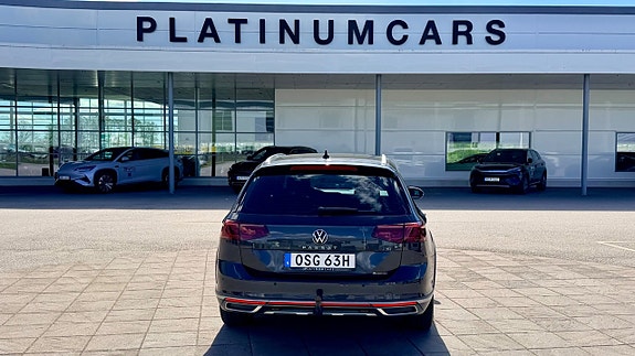 Volkswagen Passat Alltrack 3 of 5