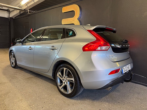 Volvo V40 3 of 5