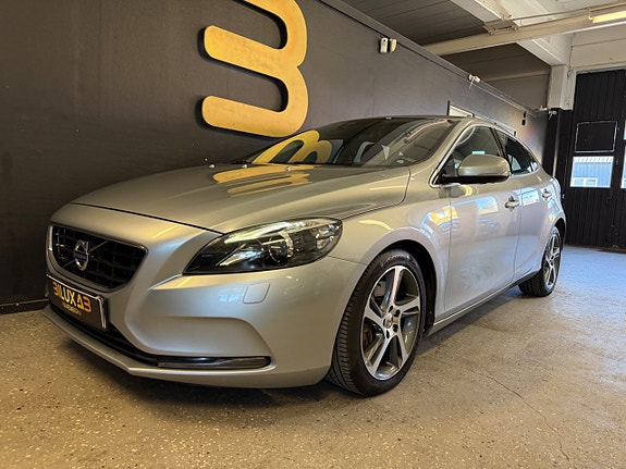 Volvo V40 4 of 5