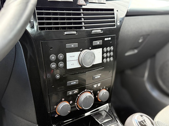 Opel Astra 15 of 24