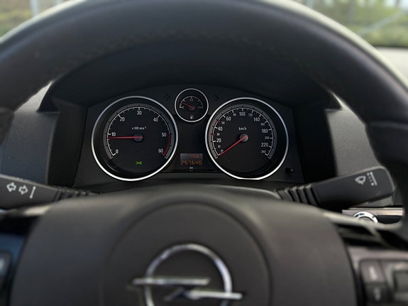 Opel Astra 24 of 24