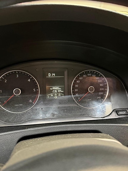 Volkswagen Caravelle 21 of 22