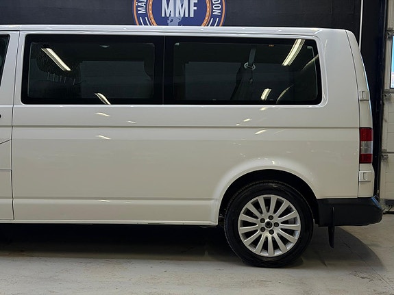 Volkswagen Caravelle 7 of 22