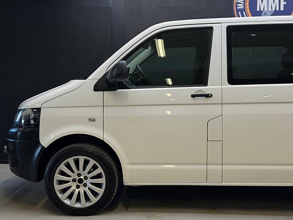 Volkswagen Caravelle 6 of 22