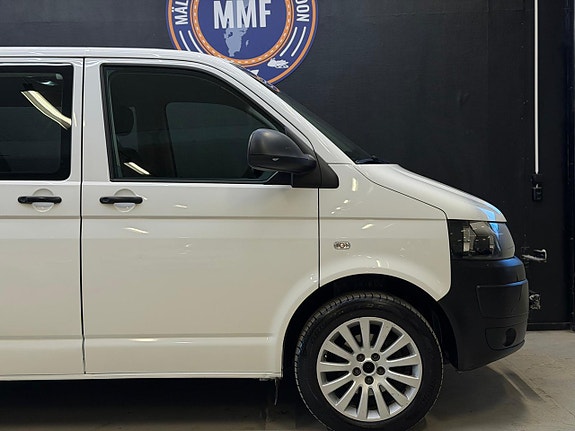 Volkswagen Caravelle 4 of 5